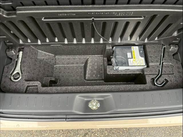 ムーヴキャンバス Ｇメイクアップリミテッド　ＳＡＩＩＩ　４ＷＤ／安全装備／衝突軽減ブレーキ／車線逸脱防止警報／オートライト／オートマチックハイビーム／７インチナビ／テレビ／全方位モニター／オートエアコン／シートヒーター／両側電動スライドドア／ＬＥＤヘッド（28枚目）