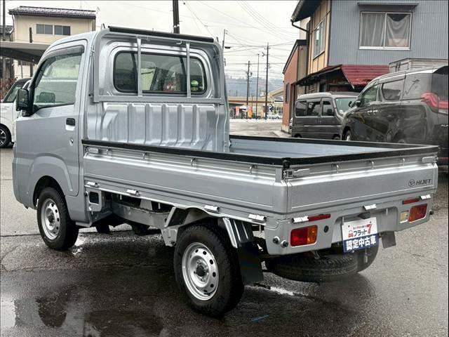 ハイゼットトラック フラット7認定中古車/4WD/エアコン/パワステ/パートタイム4WD/スピーカー付きラジオ/スペアタイヤ/(4枚目)