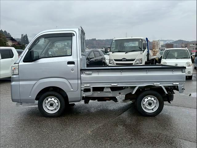 ハイゼットトラック フラット7認定中古車/4WD/エアコン/パワステ/パートタイム4WD/スピーカー付きラジオ/スペアタイヤ/(7枚目)