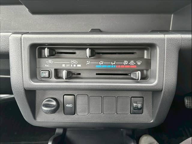 ハイゼットトラック フラット7認定中古車/4WD/エアコン/パワステ/パートタイム4WD/スピーカー付きラジオ/スペアタイヤ/(18枚目)