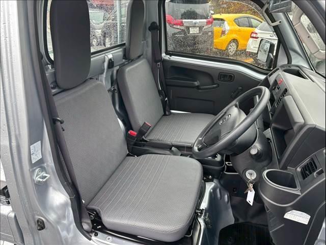 ハイゼットトラック フラット7認定中古車/4WD/エアコン/パワステ/パートタイム4WD/スピーカー付きラジオ/スペアタイヤ/(23枚目)