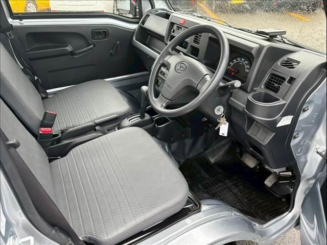 ハイゼットトラック フラット7認定中古車/4WD/エアコン/パワステ/パートタイム4WD/スピーカー付きラジオ/スペアタイヤ/(24枚目)