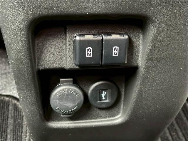 スペーシアカスタム ハイブリッドＸＳ　４ＷＤ／社外ナビ／テレビ／全方位モニター／オートエアコン／シートヒーター／充電用ＵＳＢチャージャー／クルーズコントロール／ＬＥＤヘッドライト／安全装備／衝突軽減ブレーキ／車線逸脱防止警報／ＬＥＤヘッド（22枚目）