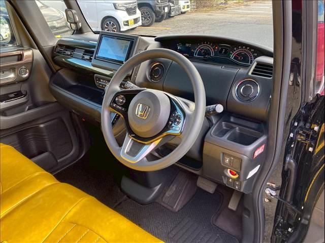 Ｎ－ＢＯＸカスタム Ｇ・Ｌホンダセンシング　フラット７認定中古車／ホンダセンシング／社外ナビ／テレビ／バックモニター／スマートキー＆プッシュスタート／オートエアコン／ＬＥＤヘッドライト／左側電動スライドドア／社外品革調シートカバー／純正アルミ（15枚目）