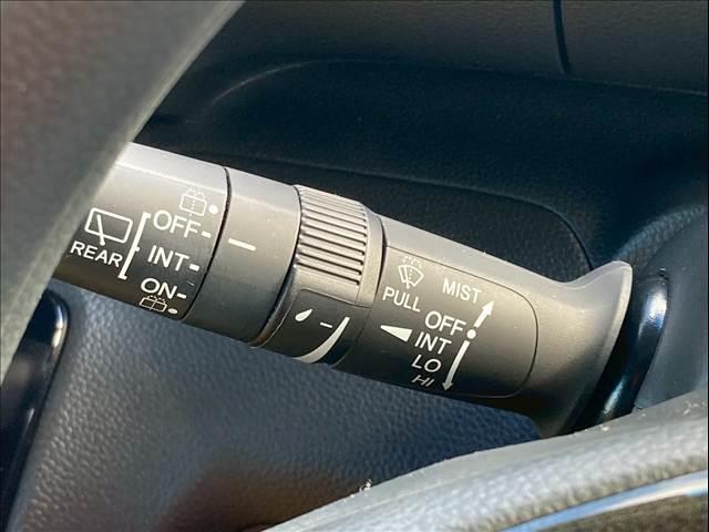 Ｎ－ＢＯＸカスタム Ｇ・Ｌホンダセンシング　フラット７認定中古車／ホンダセンシング／社外ナビ／テレビ／バックモニター／スマートキー＆プッシュスタート／オートエアコン／ＬＥＤヘッドライト／左側電動スライドドア／社外品革調シートカバー／純正アルミ（24枚目）