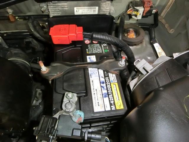 Ｎ－ＢＯＸカスタム Ｇ・Ｌパッケージ　ナビ　バックカメラ　ＴＶ　ＤＶＤ　ＣＤ　ＥＴＣ　セキュリティアラーム　スマキー　助手席エアバッグ　運転席エアバッグ　キーレス　全席ＰＷ　ＡＢＳ　ＡＡＣ　衝突安全ボディ　パワステ　アイドリング　ベンチ席（23枚目）