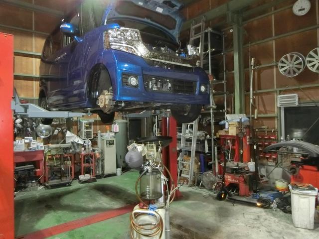 Ｎ－ＢＯＸカスタム Ｇ　ＳＳパッケージ　ナビ　バックカメラ　ＴＶ　ＤＶＤ　ＣＤ　ＥＴＣ　セキュリティアラーム　スマキー　助手席エアバッグ　運転席エアバッグ　キーレス　全席ＰＷ　ＡＢＳ　ＡＡＣ　衝突安全ボディ　パワステ　アイドリング　ベンチ席（8枚目）