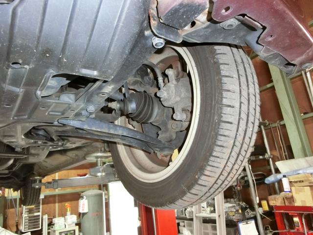 Ｎ－ＢＯＸカスタム Ｇ・ターボパッケージ　ナビ　バックカメラ　ＴＶ　ＤＶＤ　ＣＤ　ＥＴＣ　セキュリティアラーム　スマキー　助手席エアバッグ　運転席エアバッグ　キーレス　全席ＰＷ　ＡＢＳ　ＡＡＣ　衝突安全ボディ　パワステ　アイドリング　ベンチ席（14枚目）