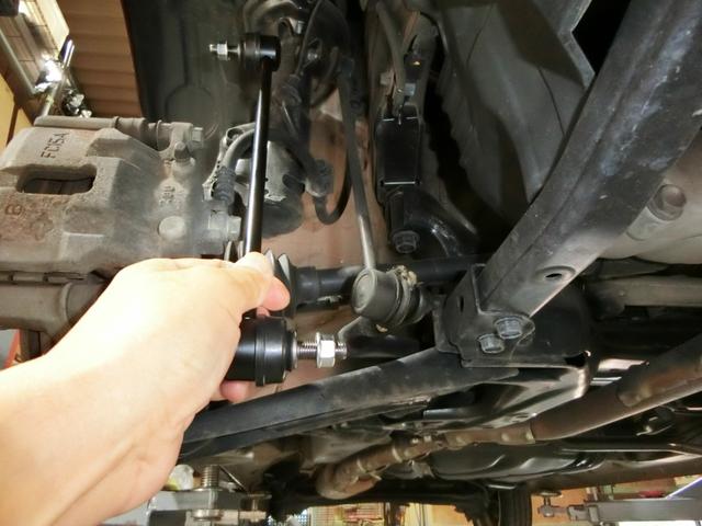 Ｎ－ＢＯＸカスタム Ｇ・ターボパッケージ　ナビ　バックカメラ　ＴＶ　ＤＶＤ　ＣＤ　ＥＴＣ　セキュリティアラーム　スマキー　助手席エアバッグ　運転席エアバッグ　キーレス　全席ＰＷ　ＡＢＳ　ＡＡＣ　衝突安全ボディ　パワステ　アイドリング　ベンチ席（15枚目）