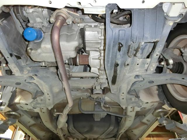 Ｎ－ＢＯＸカスタム Ｇ・Ｌパッケージ　ナビ　バックカメラ　ＴＶ　ＤＶＤ　ＣＤ　ＥＴＣ　セキュリティアラーム　スマキー　助手席エアバッグ　運転席エアバッグ　キーレス　全席ＰＷ　ＡＢＳ　ＡＡＣ　衝突安全ボディ　パワステ　アイドリング　ベンチ席（9枚目）