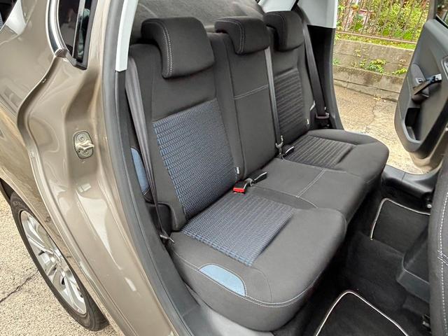 後部座席も広々です！