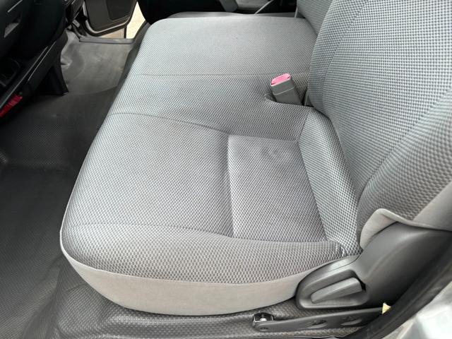 ハイエースバン ＳロングワイドＤＸ　４ＷＤ　２型　ナビ　Ｂカメラ　電動ウインチ　キーレス　ＥＴＣ（12枚目）