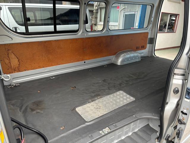 ハイエースバン ＳロングワイドＤＸ　４ＷＤ　２型　ナビ　Ｂカメラ　電動ウインチ　キーレス　ＥＴＣ（13枚目）