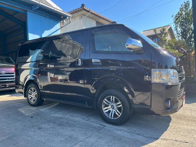 ハイエースバン スーパーＧＬ　ダークプライム　４ＷＤ　ディーゼルターボ　３０００　４型　スマートキー　１５ＡＷ　ＬＥＤヘッドライト　地デジ　ナビ　Ｂカメラ　コンビハンドル　ＡＣ１００Ｖ電源　ＥＴＣ（5枚目）