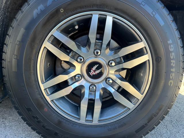 ハイエースバン スーパーＧＬ　ダークプライム　４ＷＤ　ディーゼルターボ　３０００　４型　スマートキー　１５ＡＷ　ＬＥＤヘッドライト　地デジ　ナビ　Ｂカメラ　コンビハンドル　ＡＣ１００Ｖ電源　ＥＴＣ（9枚目）