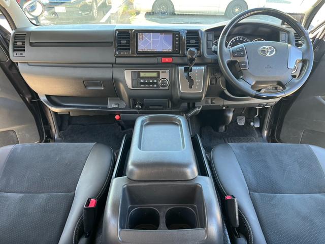 ハイエースバン スーパーＧＬ　ダークプライム　４ＷＤ　ディーゼルターボ　３０００　４型　スマートキー　１５ＡＷ　ＬＥＤヘッドライト　地デジ　ナビ　Ｂカメラ　コンビハンドル　ＡＣ１００Ｖ電源　ＥＴＣ（10枚目）