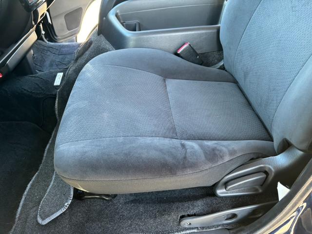 ハイエースバン ロングワイドスーパーＧＬ　４ＷＤ　４型　ワンオーナー車　スマートキー　ベッドキット　１５ＡＷ　Ｂカメラ　ＡＣ１００Ｖ電源　ＥＴＣ（12枚目）