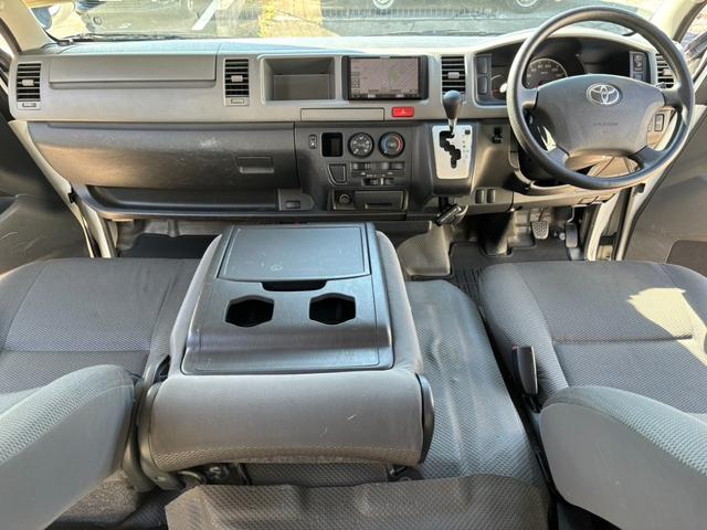 ハイエースバン ＳロングワイドＤＸ　４ＷＤ　３型　リアエアコン　ナビ　Ｂカメラ　電動格納式ステップ　キーレス　ＥＴＣ（10枚目）