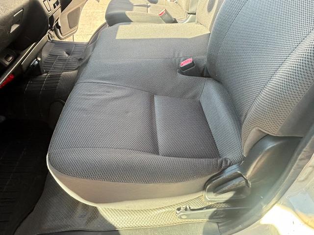 ハイエースバン ＳロングワイドＤＸ　４ＷＤ　３型　リアエアコン　ナビ　Ｂカメラ　電動格納式ステップ　キーレス　ＥＴＣ（12枚目）