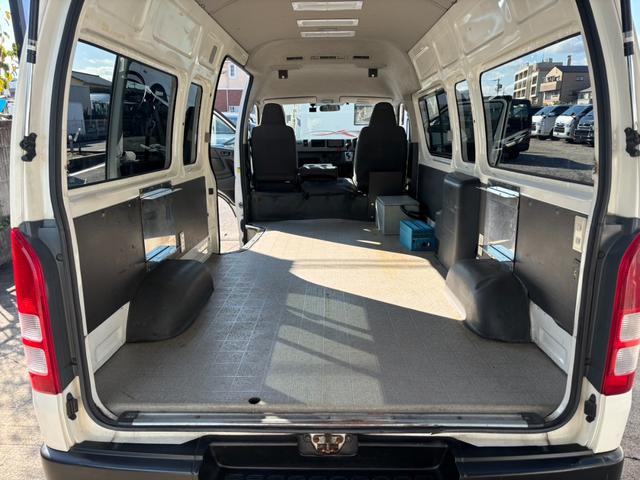 ハイエースバン ＳロングワイドＤＸ　４ＷＤ　３型　リアエアコン　ナビ　Ｂカメラ　電動格納式ステップ　キーレス　ＥＴＣ（18枚目）