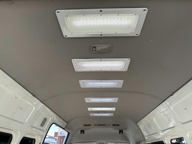 ハイエースバン ＳロングワイドＤＸ　４ＷＤ　３型　リアエアコン　ナビ　Ｂカメラ　電動格納式ステップ　キーレス　ＥＴＣ（19枚目）