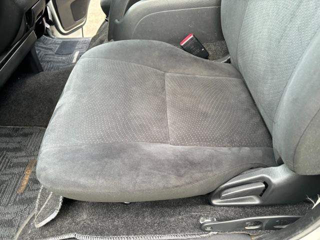 ハイエースバン ロングスーパーＧＬ　ディーゼルターボ　３０００　４型　スマートキー　地デジ　ナビ　Ｂカメラ　ＡＣ１００Ｖ電源　ＥＴＣ（12枚目）