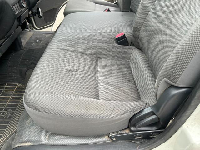 ハイエースバン ロングＤＸ　ＧＬパッケージ　４ＷＤ　ディーゼルターボ　３０００　４型　５ＭＴ　ＬＥＤヘッドライト　地デジ　ナビ　Ｂカメラ　両側スライドドア　１５ＡＷ　キーレス　ＥＴＣ（12枚目）