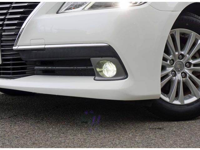 クラウンハイブリッド ロイヤルサルーン　スーパライブサウンド　純正ナビ　フルセグＴＶ　バックカメラ　Ｂｌｕｅｔｏｏｔｈ　パワーシート　ビルトインＥＴＣ　ディスチャージライト　クルコン　ステアリモコン　オートスイングＷエアコン（12枚目）