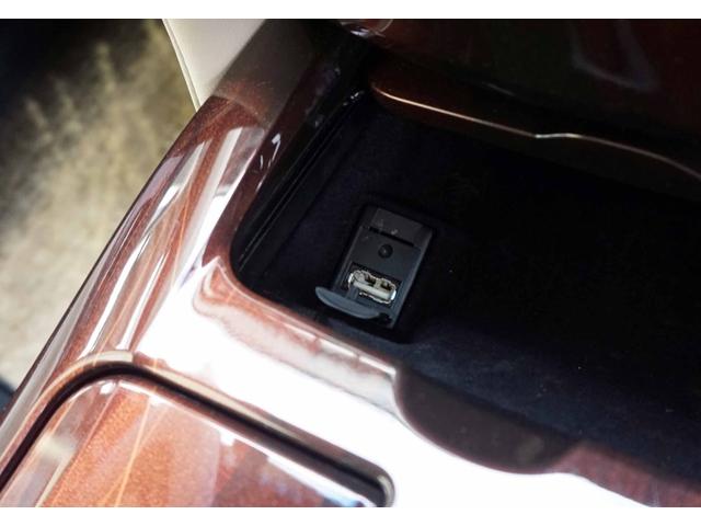 クラウンハイブリッド ロイヤルサルーン　スーパライブサウンド　純正ナビ　フルセグＴＶ　バックカメラ　Ｂｌｕｅｔｏｏｔｈ　パワーシート　ビルトインＥＴＣ　ディスチャージライト　クルコン　ステアリモコン　オートスイングＷエアコン（28枚目）