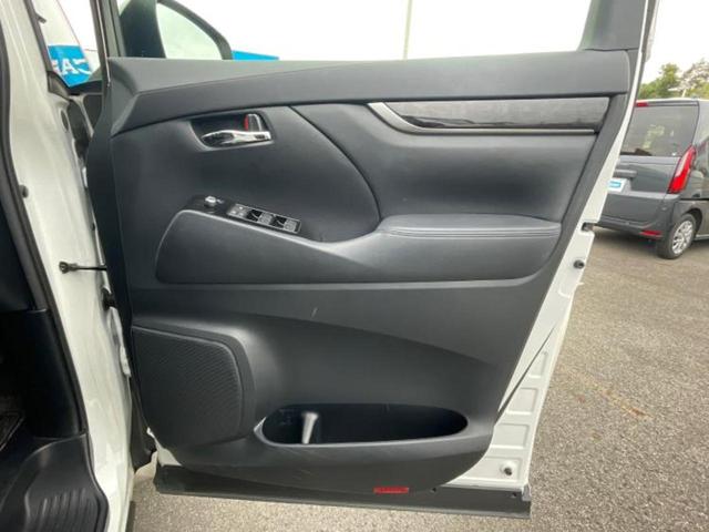 アルファード Ｓ　新品タイヤ／保証書／ディスプレイオーディオ＋ナビ９インチ／フリップダウンモニター　純正　１２．１インチ／トヨタセーフティセンス／両側電動スライドドア／車線逸脱防止支援システム　衝突被害軽減システム（24枚目）