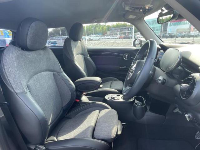 MINI クーパーD 新品タイヤ/保証書/ディスプレイオーディオ/衝突安全装置/シート ハーフレザー/ドライブレコーダー 前後/ヘッドランプ LED/Bluetooth接続/ETC/EBD付ABS/横滑り防止装置 ターボ(4枚目)