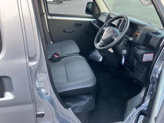 ハイゼットカーゴ スペシャルＳＡ３　保証書／スマートアシスト（トヨタ・ダイハツ）／車線逸脱防止支援システム／ＥＢＤ付ＡＢＳ／横滑り防止装置／アイドリングストップ／禁煙車／衝突安全ボディ／パワーウインドウ／パワーステアリング（4枚目）