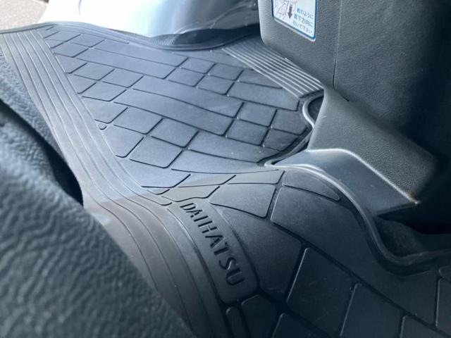 ハイゼットカーゴ スペシャルＳＡ３　保証書／スマートアシスト（トヨタ・ダイハツ）／車線逸脱防止支援システム／ＥＢＤ付ＡＢＳ／横滑り防止装置／アイドリングストップ／禁煙車／衝突安全ボディ／パワーウインドウ／パワーステアリング（26枚目）