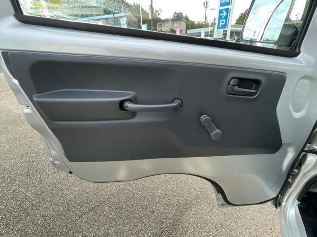 スーパーキャリイ 4WD L 新品タイヤ/衝突安全装置/EBD付ABS/横滑り防止装置/禁煙車/エアバッグ 運転席/エアバッグ 助手席/衝突安全ボディ/パワーステアリング/オートライト/マニュアルエアコン/ユーザー買取車 4WD(7枚目)