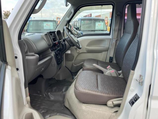 ＮＶ１００クリッパーバン ４ＷＤ　ＤＸ　新品タイヤ／ヘッドランプ　ＬＥＤ／禁煙車／エアバッグ　運転席／エアバッグ　助手席／ＭＴモード付き／アルミホイール　社外　１２インチ／パワーステアリング／マニュアルエアコン／取扱説明書　４ＷＤ（6枚目）