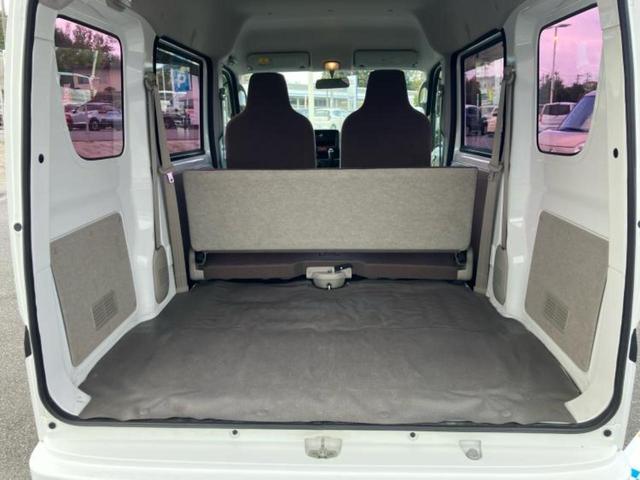 ＮＶ１００クリッパーバン ４ＷＤ　ＤＸ　新品タイヤ／ヘッドランプ　ＬＥＤ／禁煙車／エアバッグ　運転席／エアバッグ　助手席／ＭＴモード付き／アルミホイール　社外　１２インチ／パワーステアリング／マニュアルエアコン／取扱説明書　４ＷＤ（8枚目）