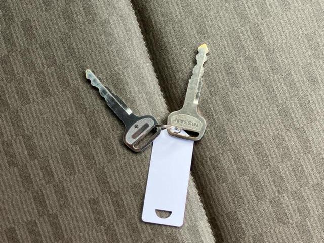 ＮＶ１００クリッパーバン ４ＷＤ　ＤＸ　新品タイヤ／ヘッドランプ　ＬＥＤ／禁煙車／エアバッグ　運転席／エアバッグ　助手席／ＭＴモード付き／アルミホイール　社外　１２インチ／パワーステアリング／マニュアルエアコン／取扱説明書　４ＷＤ（27枚目）