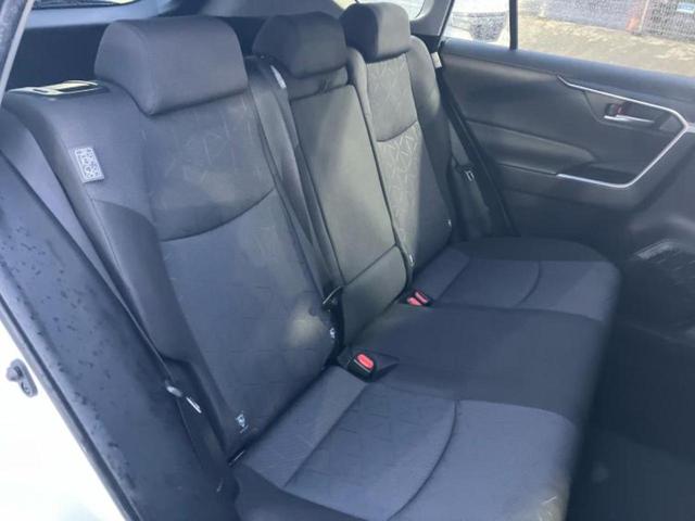 ＲＡＶ４ Ｘ　サンルーフ／保証書／社外　９インチ　ＳＤナビ／トヨタセーフティセンス／車線逸脱防止支援システム／ドライブレコーダー　前後／ヘッドランプ　ＬＥＤ／Ｂｌｕｅｔｏｏｔｈ接続／ＥＴＣ／ＥＢＤ付ＡＢＳ　禁煙車（5枚目）