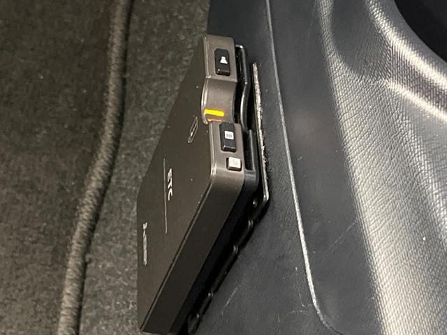 S 禁煙車 レンタカーアップ 衝突軽減システム オートハイビーム バックカメラ CD DVD オートエアコン 電動格納ミラー バニティミラー Bluetooth再生 ETC(7枚目)