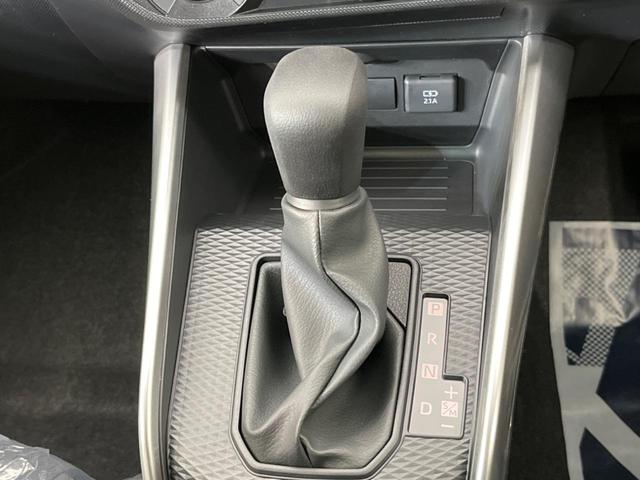 X 衝突被害軽減装置 登録済み未使用車 LEDヘッドライト コーナーセンサー スマートキー オートマチックハイビーム アイドリングストップ オートライト USB入力端子 プライバシーガラス 盗難防止装置(41枚目)