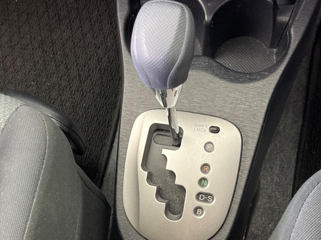 ヴィッツ Ｆ　スマイルエディション　純正ナビ　バックカメラ　禁煙車　スマートキー　Ｂｌｕｅｔｏｏｔｈ再生　ＣＤ再生　電動格納ミラー　ドアバイザー　プライバシーガラス（47枚目）