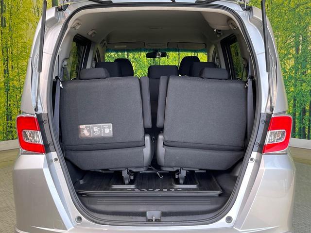 フリードハイブリッド ジャストセレクション　両側電動ドア　純正ＳＤナビ　バックカメラ　禁煙車　スマートキー　ＨＩＤヘッド　ビルトインＥＴＣ　クルコン　オートライト　オートエアコン　Ｂｌｕｅｔｏｏｔｈ　ＣＤ　ＤＶＤ再生　地デジ（11枚目）