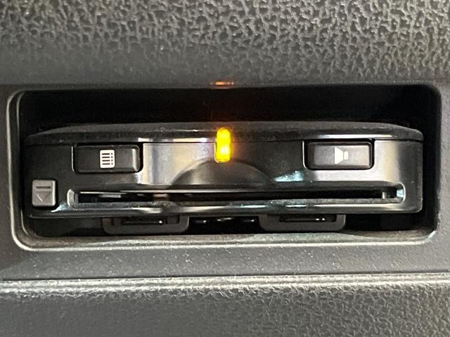 ジューク 15RX 純正ナビ バックカメラ 禁煙車 スマートキー HIDヘッド ETC オートライト オートエアコン Bluetooth再生 革巻きステアリング アイドリングストップ(5枚目)