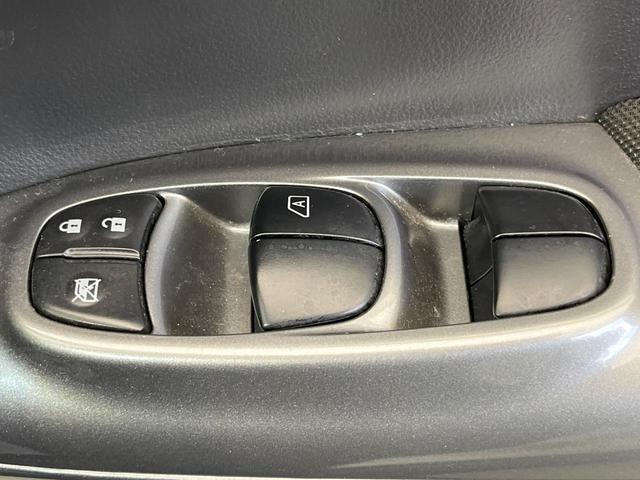 ジューク 15RX 純正ナビ バックカメラ 禁煙車 スマートキー HIDヘッド ETC オートライト オートエアコン Bluetooth再生 革巻きステアリング アイドリングストップ(54枚目)