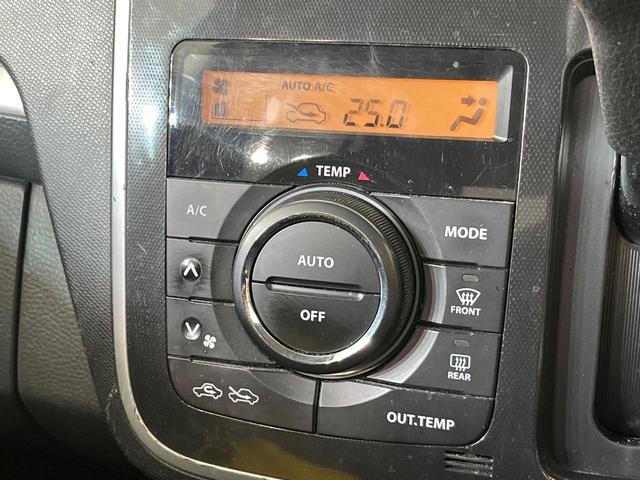 【オートエアコン】一度お好みの温度に設定すれば、車内の温度を検知し風量や温度を自動で調整。暑い…寒い…と何度もスイッチ操作をする必要はありません。快適な車内空間には必須の機能ですね♪