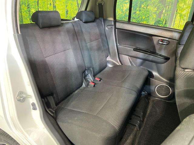 後部座席も気になるようなキズ・汚れやへたり等、大きなダメージはなく、良好な状態です。