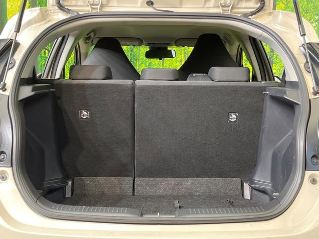 アクア X 純正ナビ バックカメラ セーフティセンス レーダークルーズ 禁煙車 スマートキー LEDヘッド ETC オートハイビーム 車線逸脱警報 オートライト オートエアコン Bluetooth再生(10枚目)