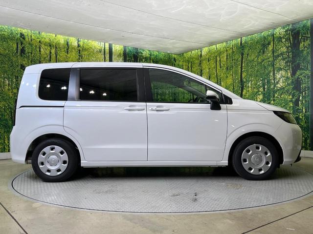 フリード エアー 登録済未使用車 両側電動ドア バックカメラ ホンダセンシング アダプティブクルーズ コーナーセンサー スマートキー LEDヘッド 純正8型ディスプレイオーディオ オートハイビーム 車線逸脱警報(28枚目)