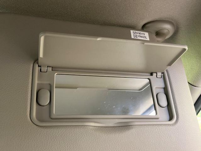 【バニティミラー】サンバイザー裏に設置されたミラーで身だしなみチェック！ちょっとしたメイク直しにも活躍します♪