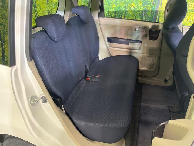 後部座席も気になるようなキズ・汚れやへたり等、大きなダメージはなく、良好な状態です。